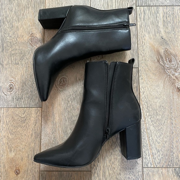 JustFab Shoes - Block Healed Booty Black Size 7